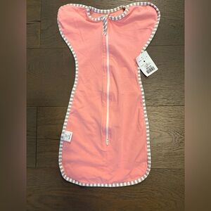 Insular pink arms up baby swaddles sz small 0-3M NWT ret $60